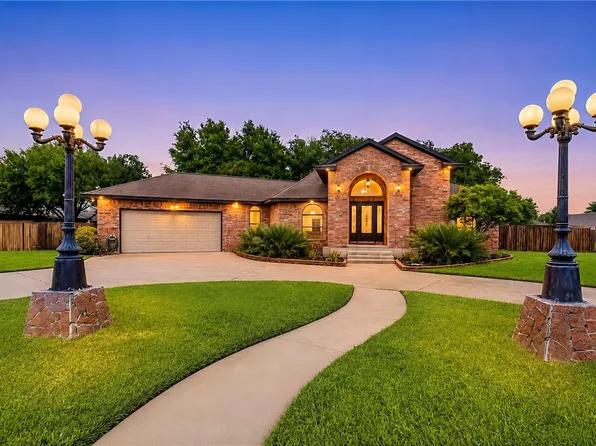208 Tracy St, Angleton, TX 77515