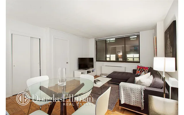 Rented by Douglas Elliman | media 14