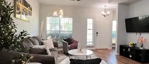 1742 Creekbend Dr — Photo 2