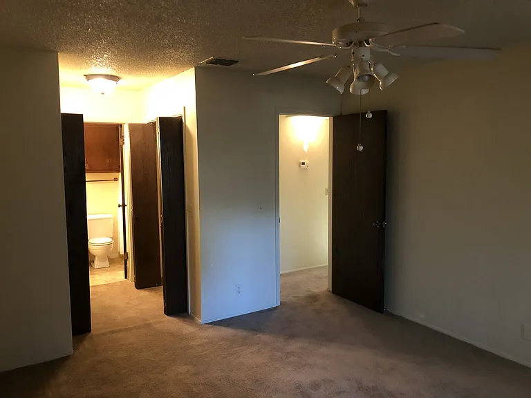 914 W Meadowmere Ln — Photo 26