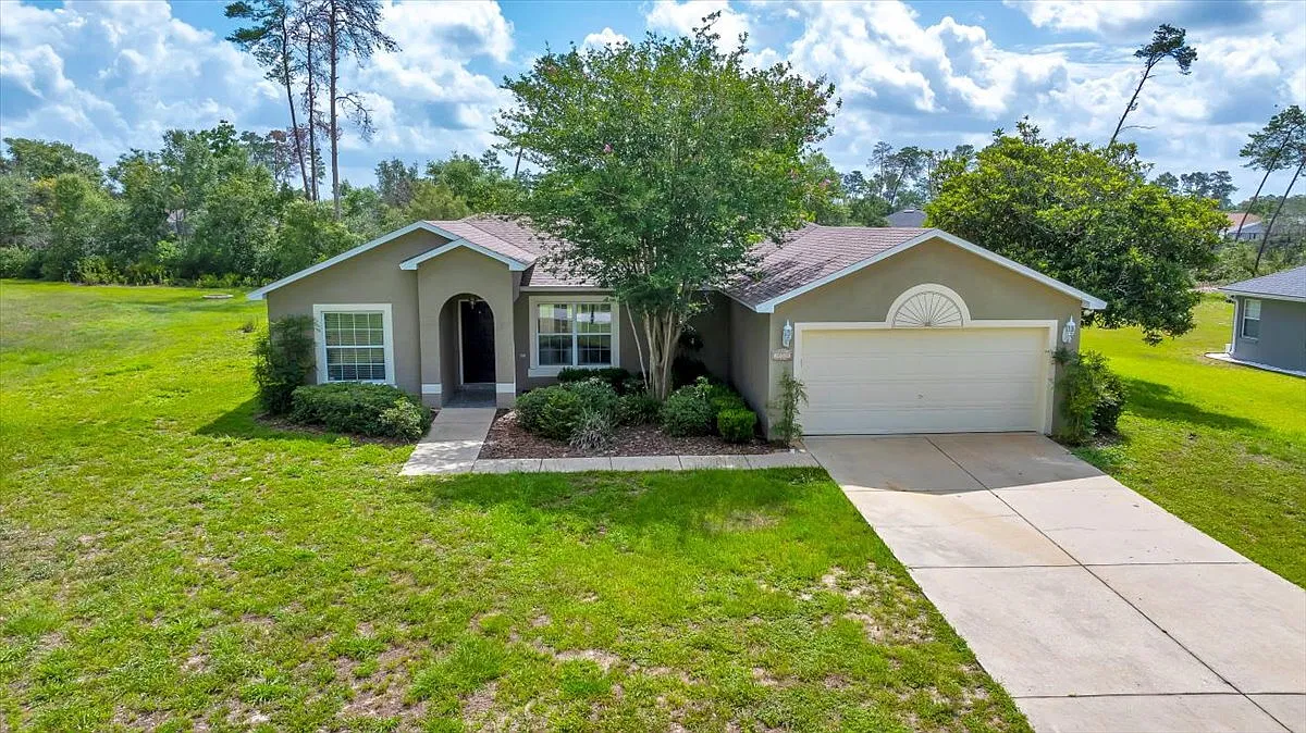 3 bed, 2.0 bath, 1454 sqft, $1,700 — Photo 3