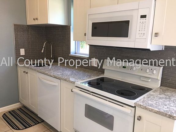 3rd image of 8719 Narcissus Ave