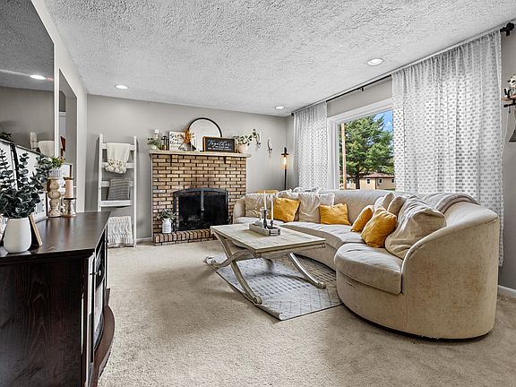 5th image of 22711 Grandeur Ave