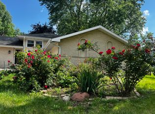 28W775 Grommon Rd, Naperville, IL 60564