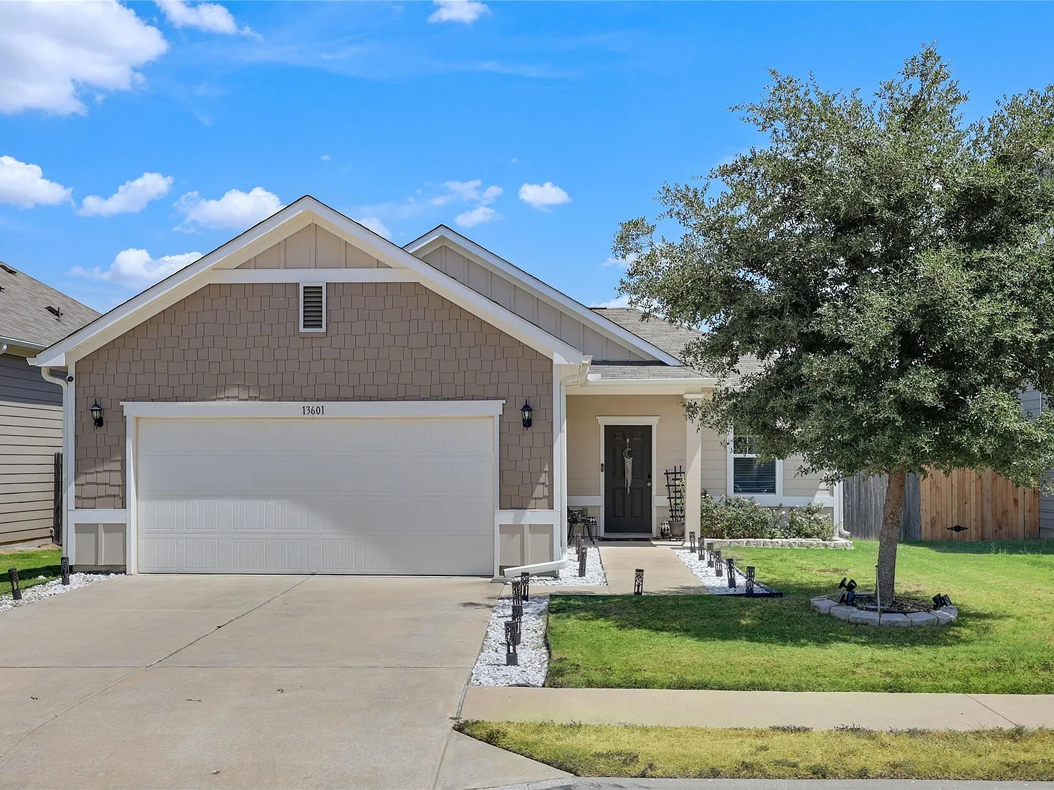 3 bed, 2.0 bath, 1206 sqft, $1,785 — Photo 1