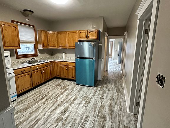 2nd image of 612 7th St Unit 2
