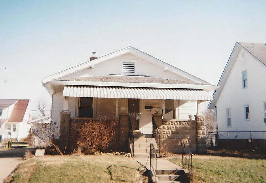 402 NW 1st St photo 1