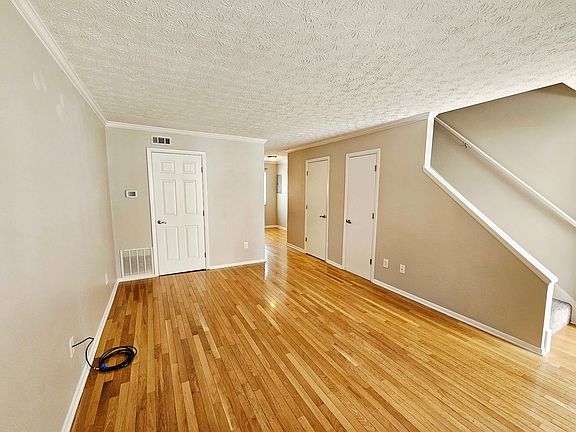 2nd image of 3054 Dorris Ave