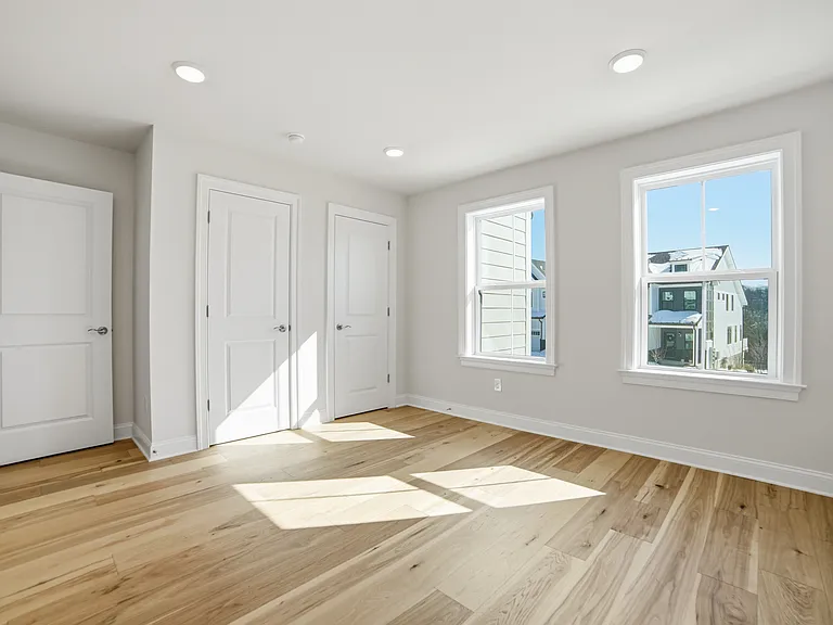 18 Whitaker Ln — Photo 31