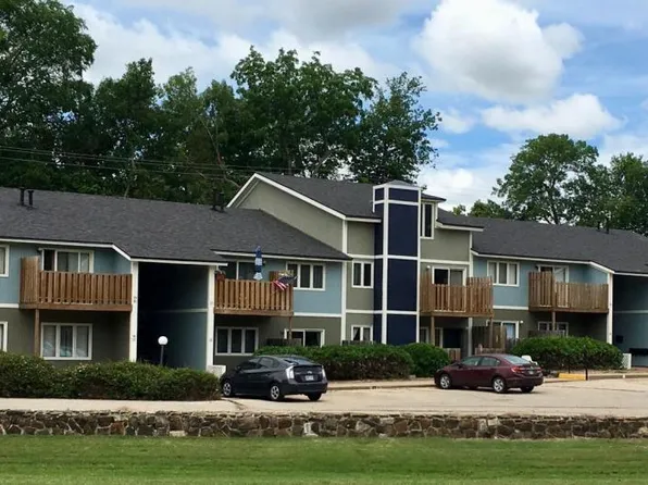 635 N Main St APT 17, Lindsborg, KS 67456