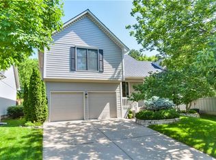 700 NE Burning Tree St, Lees Summit, MO 64064