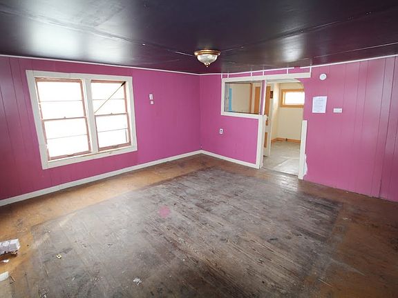 3rd image of 914 N Ben Hawkins St