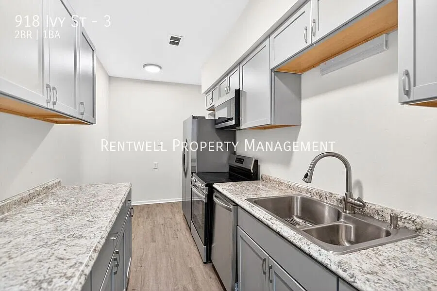 2-Bedroom Apartment in Pittsburgh's Desirable Shadyside Neighborhood! — Photo 3