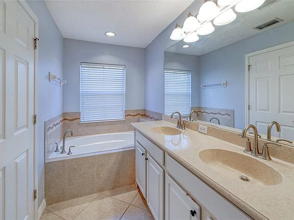 3rd image of 5048 Fiorella Ln