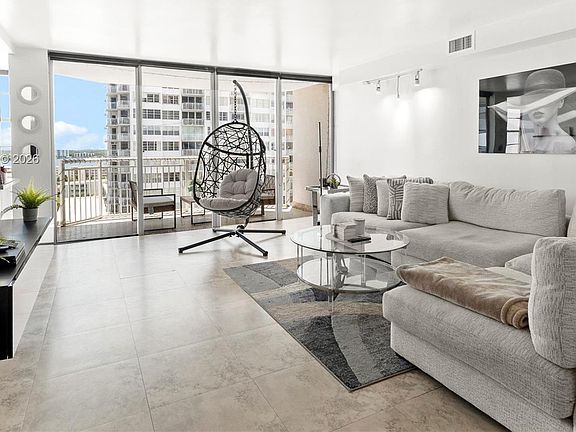 5th image of 18071 Biscayne Blvd APT 1404