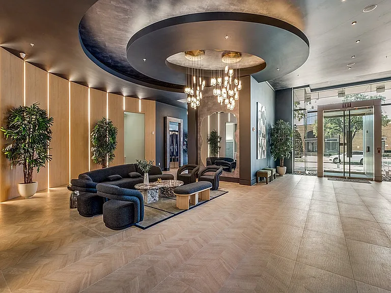 1400 HiLine Lobby