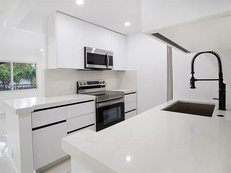 13250 SW 7th Ct #204L — Photo 10