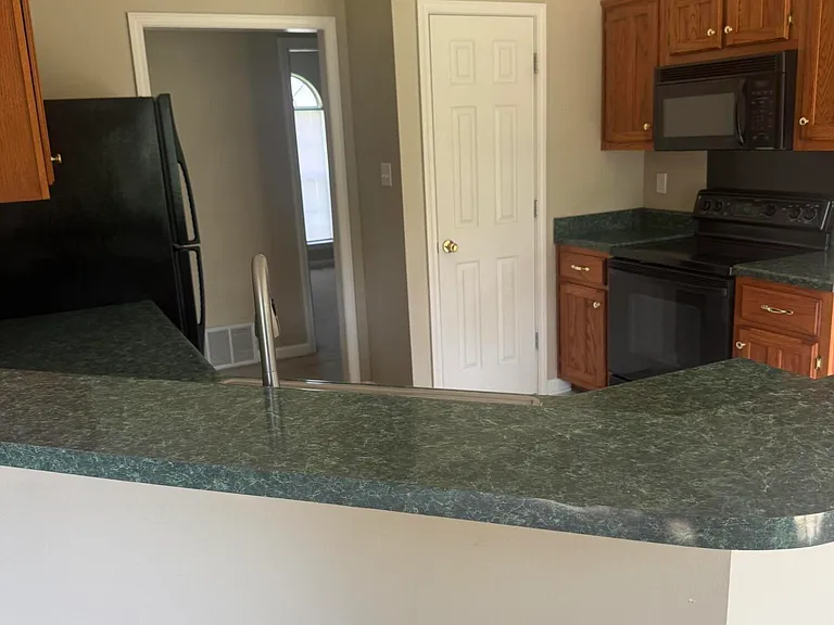 1164 Parkview Cir N #N — Photo 4