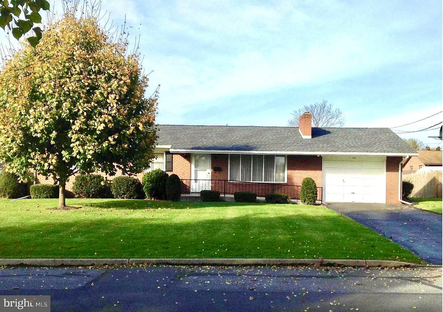 385 Wayburn St photo 1