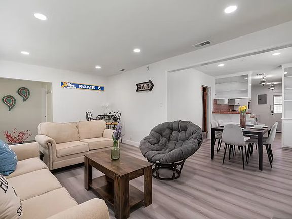 3rd image of 1401 Camelia Dr