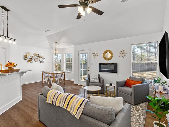 2nd image of 207 Cypress Creek Dr