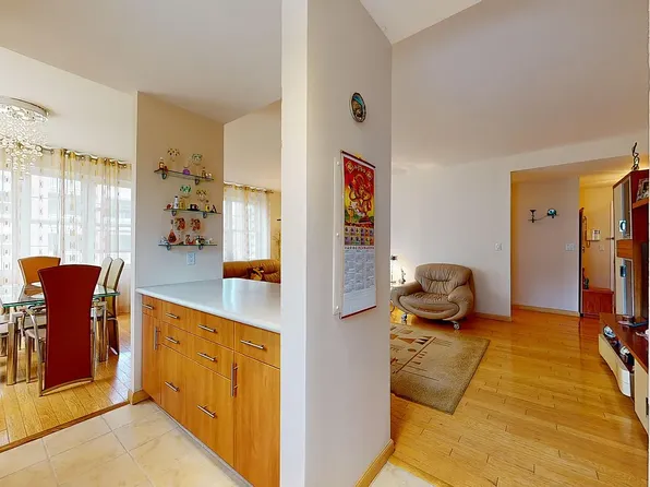 155 Oceana Drive East image 11 of 31