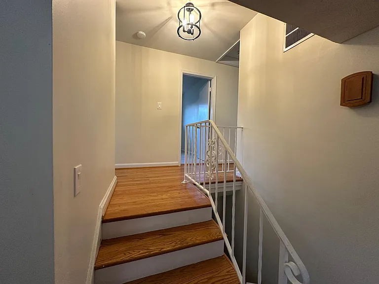 10404 Glenmore Dr — Photo 5