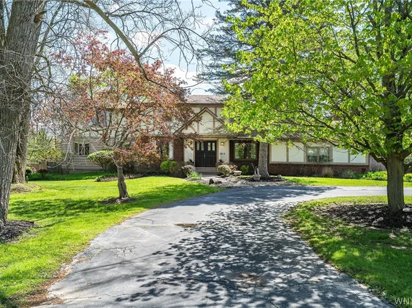 5241 Willowbrook Dr, Clarence, NY 14031