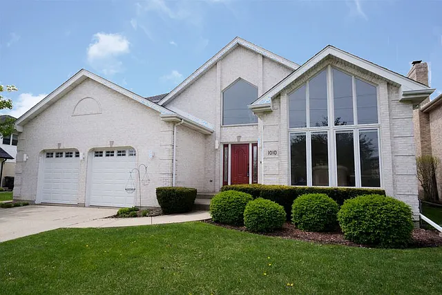 1010 Carlow Dr photo 1