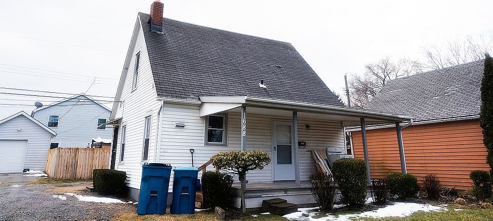 1st image of 1688 E 33rd St