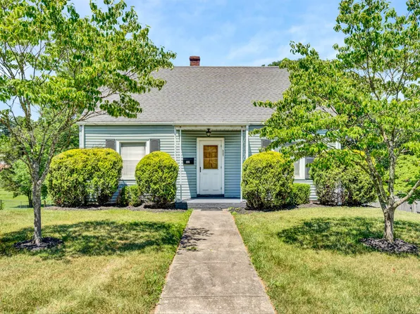 5121 Victoria St NW, Roanoke, VA 24017