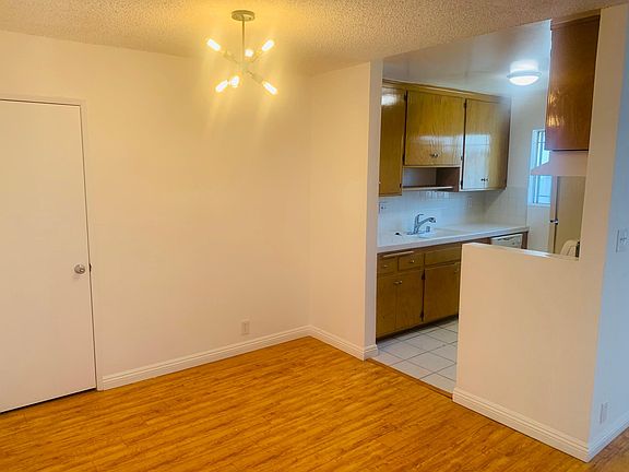 5th image of 619 N Hayworth Ave #106