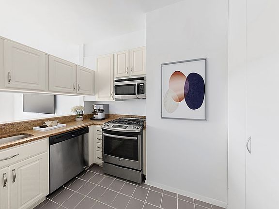 5th image of 62 W 62nd St APT 7F