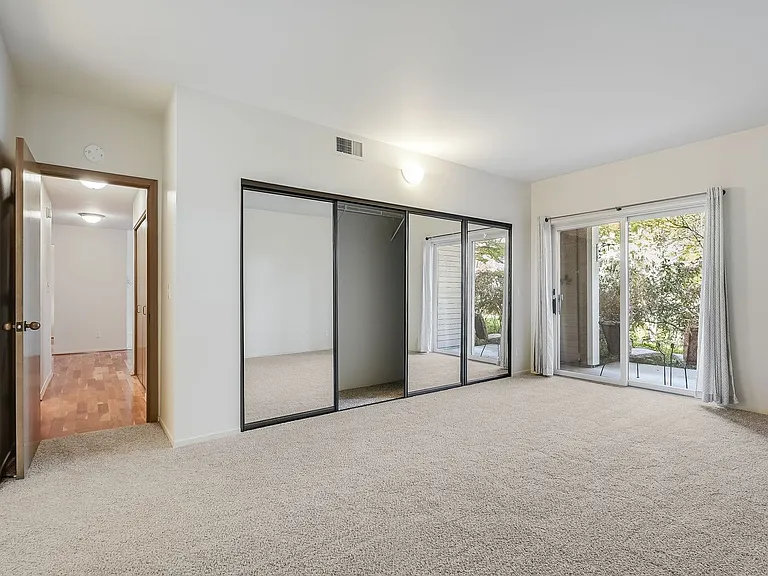 205 SW Montgomery St #204 — Photo 16