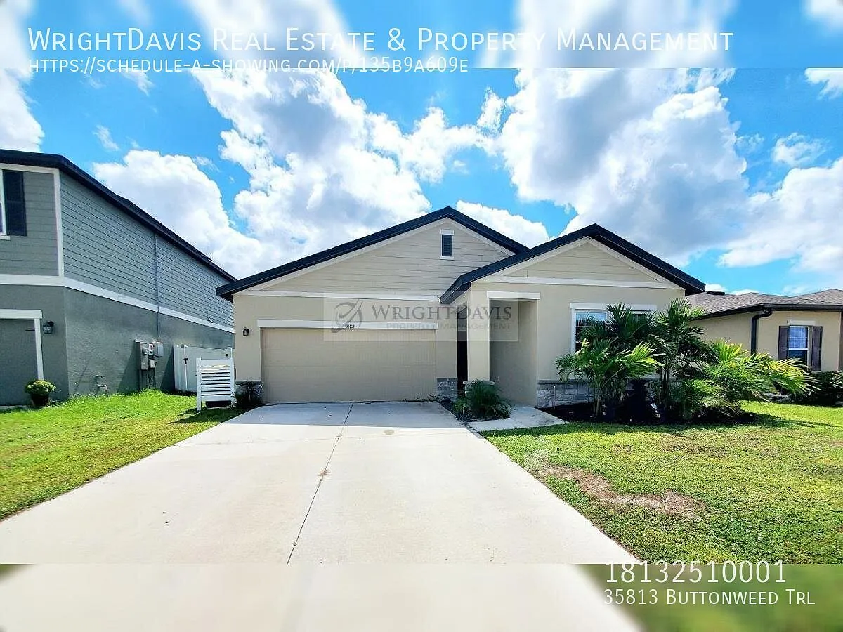 Beautiful 3BR/2BA Pond-View Home with Community Pool in Zephyrhills — Photo 1