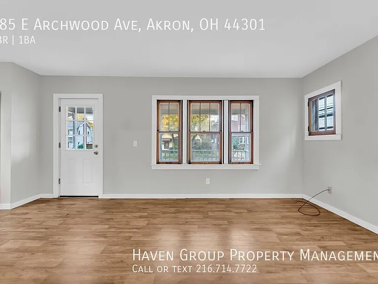 485 E Archwood Ave — Photo 4