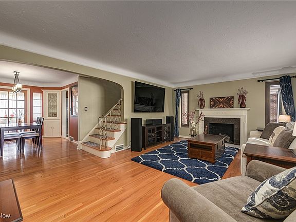 5th image of 21975 Parkdale Ave