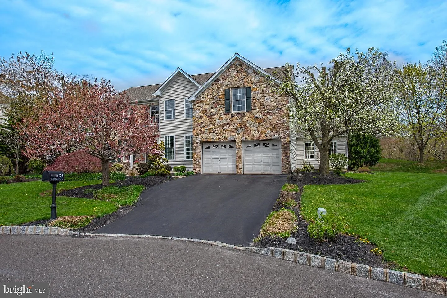 937 Talamore Dr photo 1