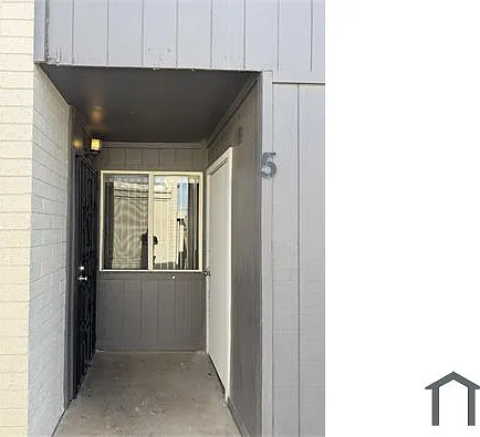 3 bed, 1000 sqft, $1,900 — Photo 2