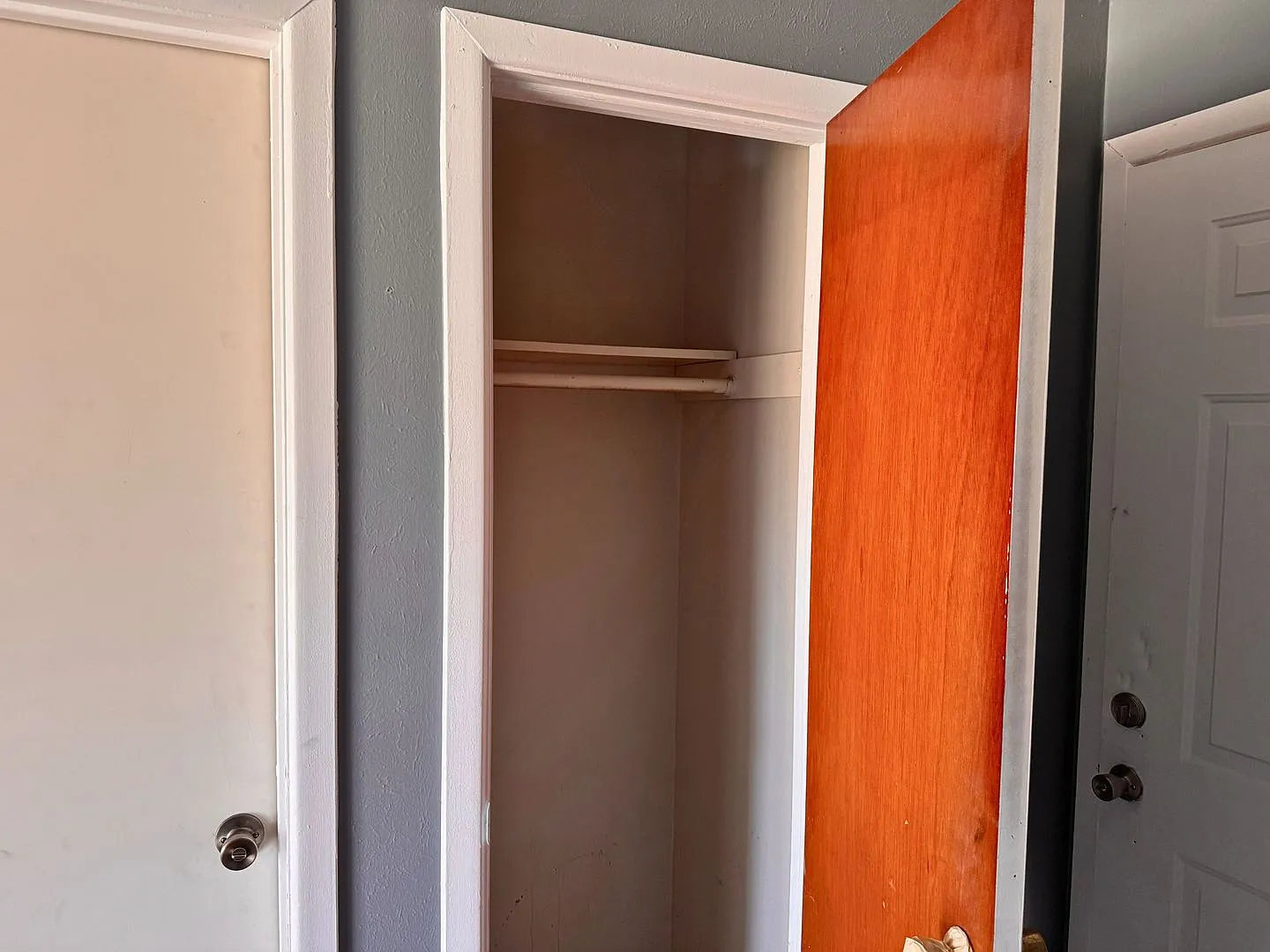 3 Bed 1.5 Bath w/ Garage In City View — Photo 3