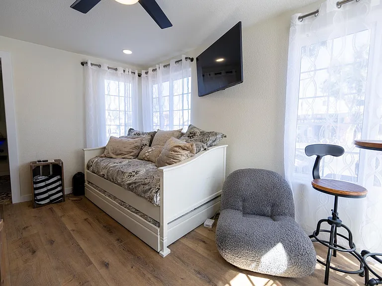 736 Seagirt Ct — Photo 10