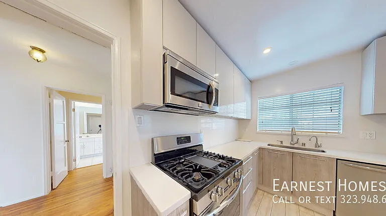 14013 Addison St — Photo 8