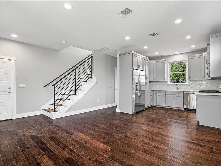 706 Short Kemp St #2 — Photo 6