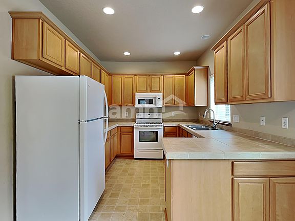 3rd image of 668 SE Jack Ave