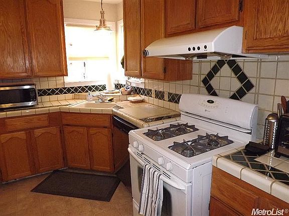 3rd image of 2136 N Stockton St