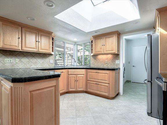 4th image of 217 Charter Oaks Cir