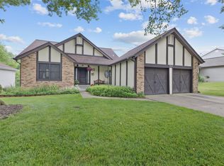 968 Oakwood Farms Ln, Ballwin, MO