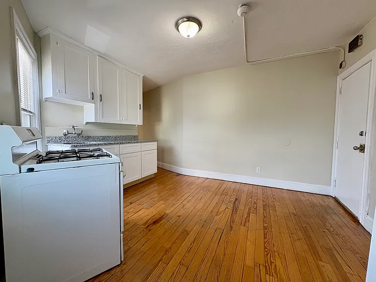 836 Main St #3L — Photo 3