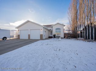 1013 Fir Ave, Dickinson, ND 58601
