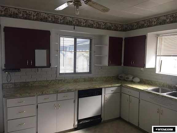 5th image of 241 Logan St